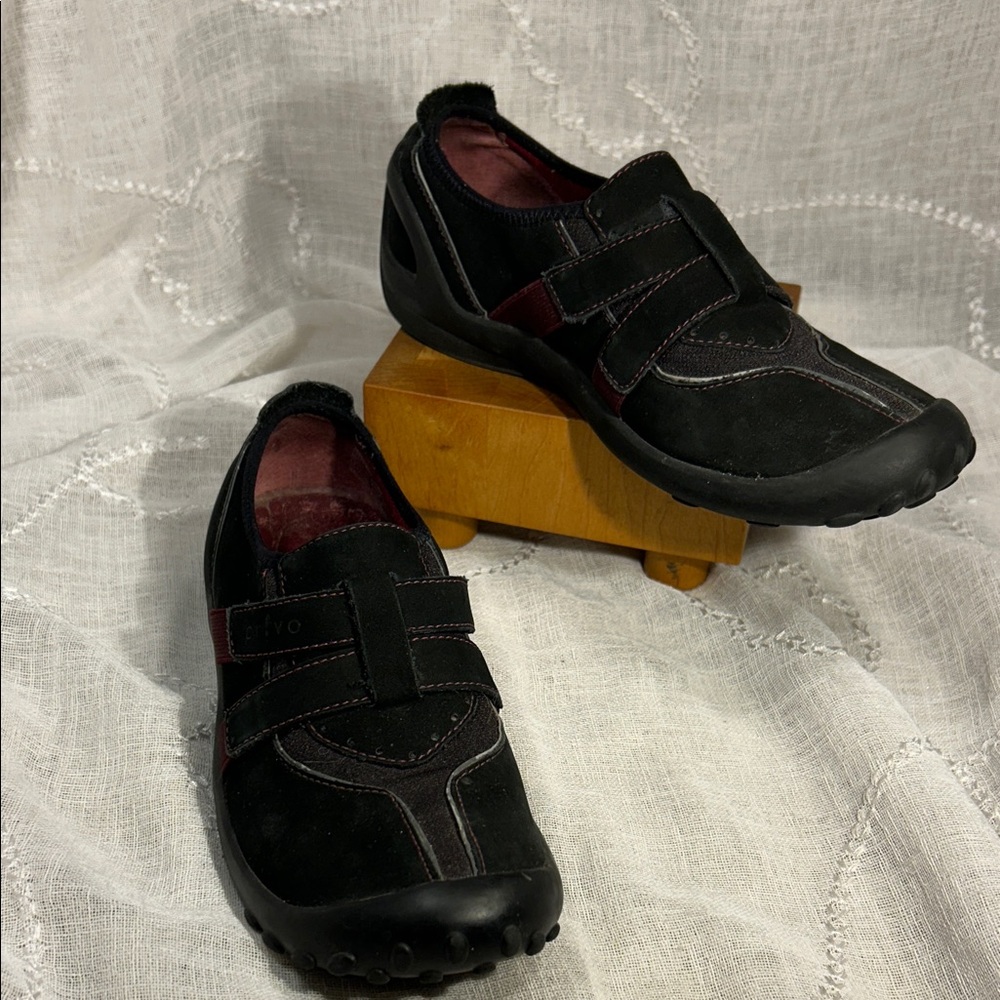 Privo size 6.5 velrco closure athletic shoes
